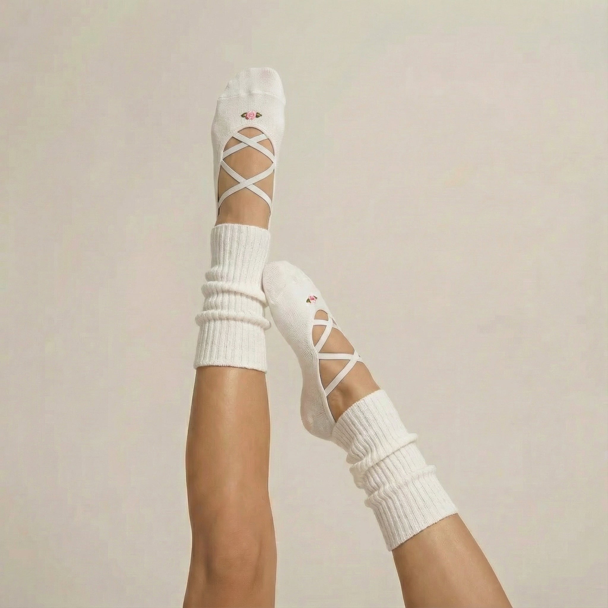 White Rose Strappy Ballet Scrunch Legwarmer Pilates Grip Socks